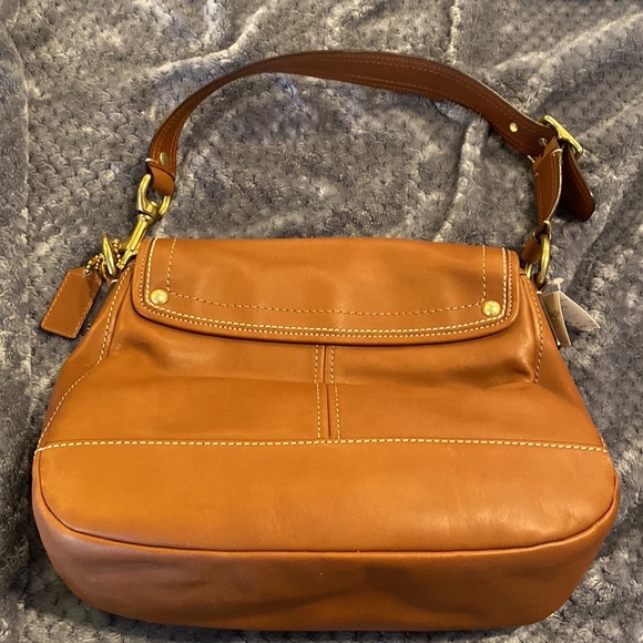 New tan Coach handbag closet staple classic - Picture 7 of 12